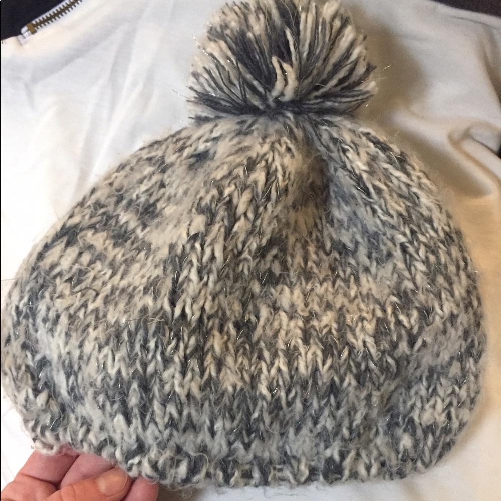 Kirra beanie with fluff ball